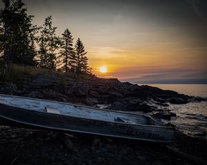 Превью обои лодка, берег, деревья, закат, природа