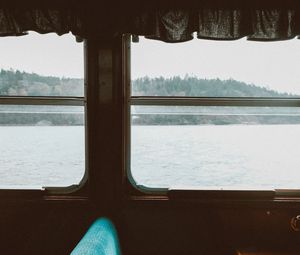 Превью обои лодка, интерьер, окно, вид