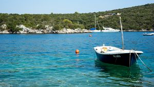 Превью обои лодка, море, деревья, дно, камни