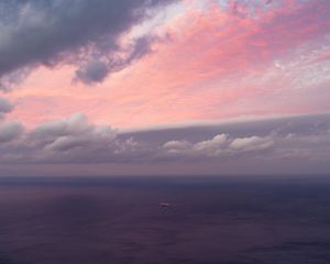 Превью обои лодка, море, горизонт, сумерки