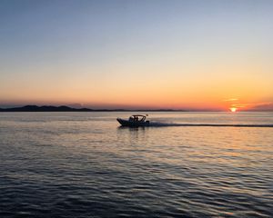 Превью обои лодка, море, горизонт, вечер