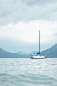 Превью обои лодка, море, холм, небо