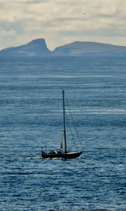 Превью обои лодка, море, холмы, минимализм