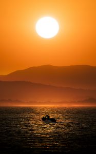 Превью обои лодка, море, холмы, силуэты, закат