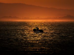 Превью обои лодка, море, холмы, силуэты, закат