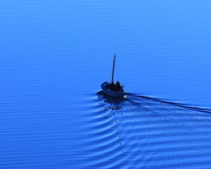 Превью обои лодка, море, синий, одинокий