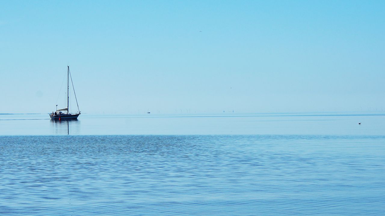 Обои лодка, море, вода, берег, минимализм, голубой