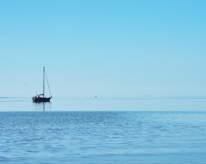 Превью обои лодка, море, вода, берег, минимализм, голубой