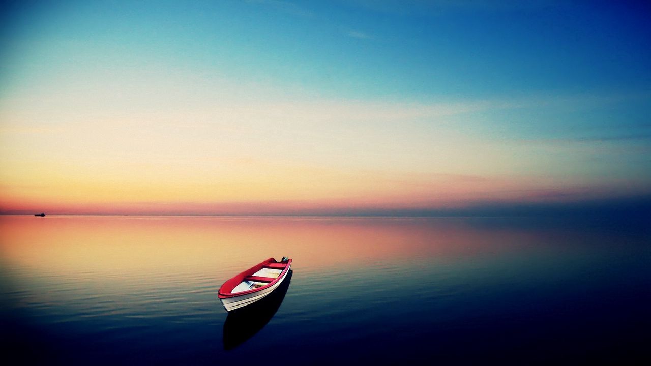 Обои лодка, море, водная гладь, одиночество, вечер, закат, горизонт