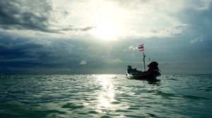 Превью обои лодка, море, волны, облака, закат