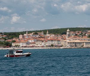 Превью обои лодка, море, здания, небо