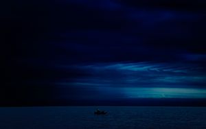 Превью обои лодка, ночь, горизонт, темный