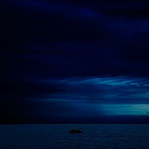Превью обои лодка, ночь, горизонт, темный