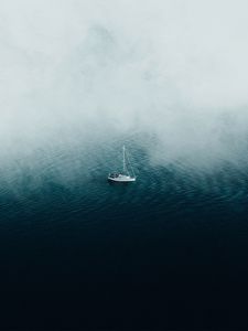 Превью обои лодка, океан, туман, одинокий