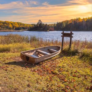 Превью обои лодка, озеро, деревья, осень