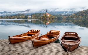 Превью обои лодка, озеро, деревья, здания, отражение