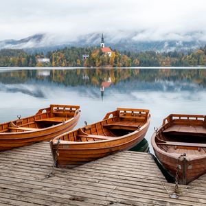 Превью обои лодка, озеро, деревья, здания, отражение