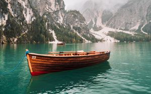 Превью обои лодка, озеро, скалы, деревья