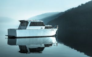 Превью обои лодка, озеро, туман, вода, отражение