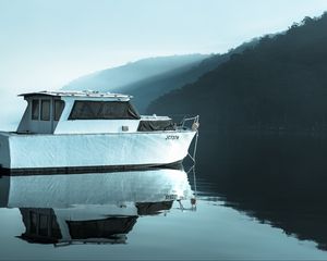 Превью обои лодка, озеро, туман, вода, отражение