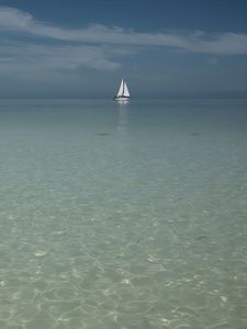 Превью обои лодка, парус, море, океан, блики