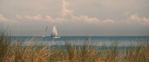 Превью обои лодка, парус, море, трава