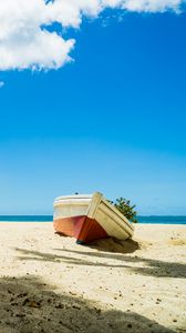 Превью обои лодка, пляж, песок, море, лето, пейзаж