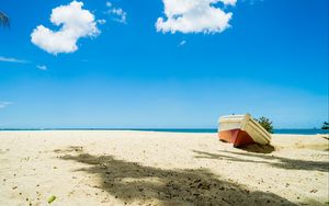 Превью обои лодка, пляж, песок, море, лето, пейзаж