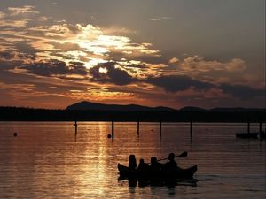 Превью обои лодка, река, море, закат