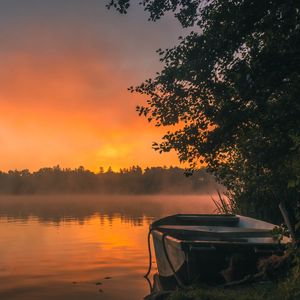 Превью обои лодка, река, туман, рассвет