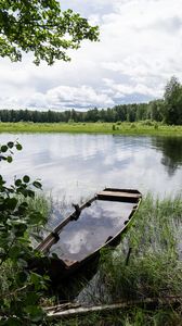 Превью обои лодка, река, вода, трава, берег, деревья