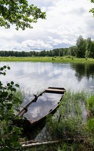 Превью обои лодка, река, вода, трава, берег, деревья