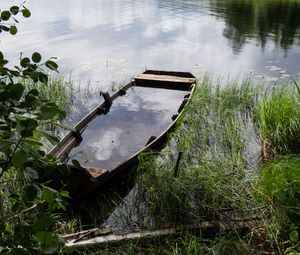 Превью обои лодка, река, вода, трава, берег, деревья