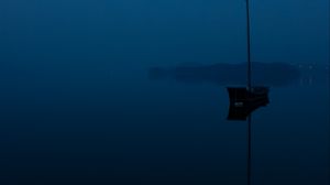Превью обои лодка, туман, сумерки, мрак, темный