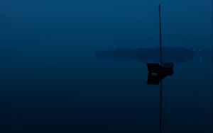 Превью обои лодка, туман, сумерки, мрак, темный