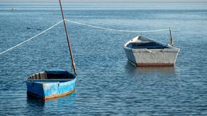 Превью обои лодка, веревка, море, минимализм, синий