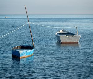 Превью обои лодка, веревка, море, минимализм, синий