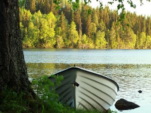 Превью обои лодка, вода, река, лес, деревья, пейзаж