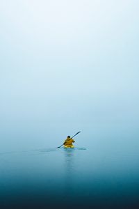 Превью обои лодка, вода, туман, минимализм