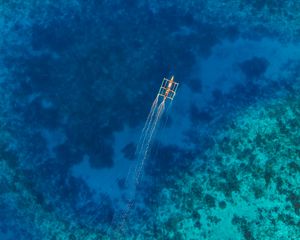 Превью обои лодка, вода, вид сверху, море, коралловые рифы