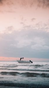 Превью обои лодка, вода, волны, облака