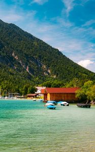 Превью обои лодки, берег, море, лес, холмы, дома, природа