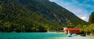 Превью обои лодки, берег, море, лес, холмы, дома, природа