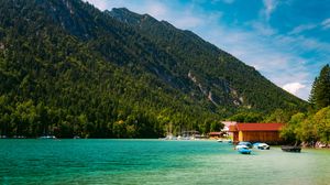 Превью обои лодки, берег, море, лес, холмы, дома, природа