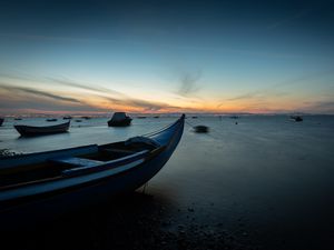 Превью обои лодки, море, горизонт, сумерки
