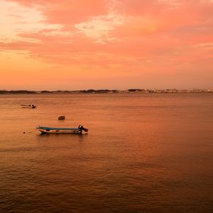 Превью обои лодки, море, горизонт, закат