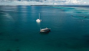 Превью обои лодки, море, вода, облака, небо, вид сверху