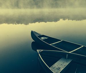 Превью обои лодки, озеро, туман, вода, природа