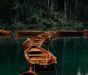 Превью обои лодки, озеро, вода, лес, деревья