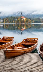Превью обои лодки, причал, озеро, деревья, часовня